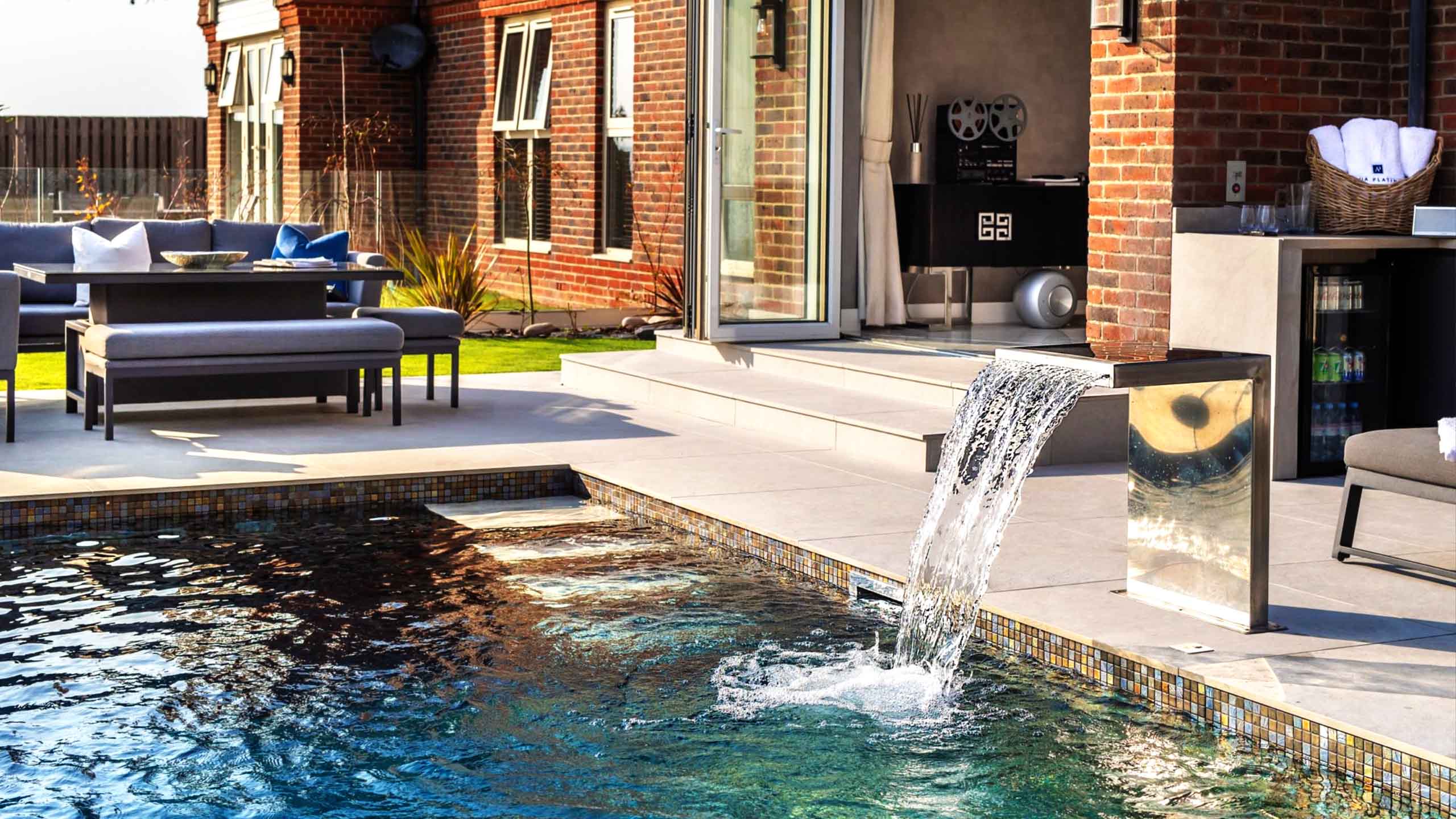 Luxury Water Effects for One Piece Swimming Pools | Aqua Platinum Projects