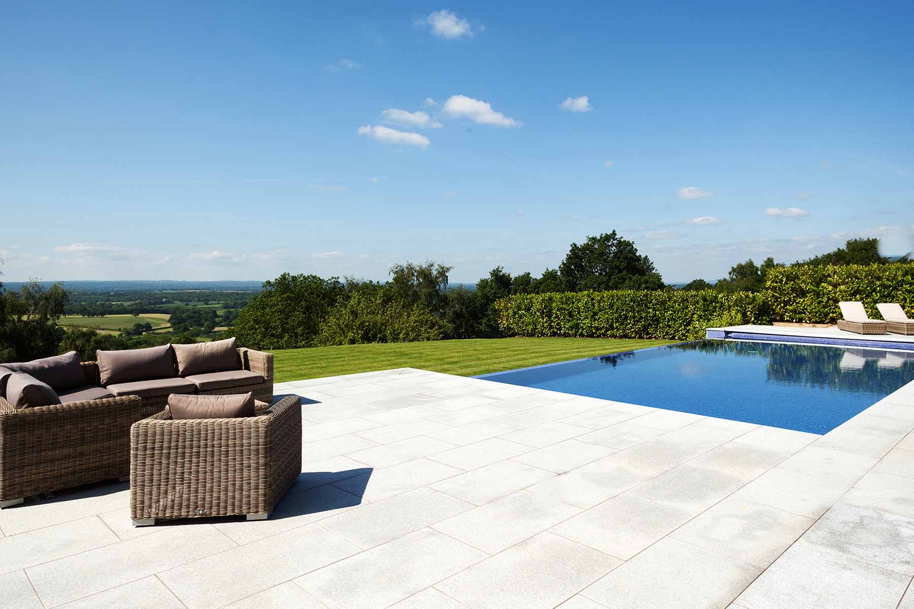 Treveuex - Outdoor Residential Infinity Edge Pool | Aqua Platinum Projects